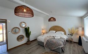 Hedgehog Lodge At Owlet Hideaway - With Hot Tub, Near York